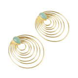 Latido - 10265PE-008 – Pendientes dorados multi aros de latón con baño de oro y piedra natural verde