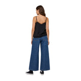 Free/Quent - Bicco 120962-Negro - Top negro de tirantes de corte holgado con encaje en el escote - Mujer