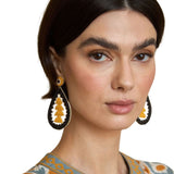 Latido - 15116PE-009 – Pendientes bicolor de resina y rafia con forma de gota