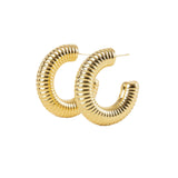 Latido - 15120PE-002 – Pendientes de aro texturizados dorados de 4 cm.