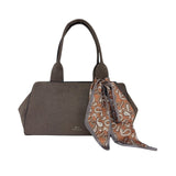 MartinaK - 25433-TAUPE - Bolso color topo de antelina con pañuelo anudado (35x13x20 cm.)