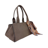 MartinaK - 25433-TAUPE - Bolso color topo de antelina con pañuelo anudado (35x13x20 cm.)