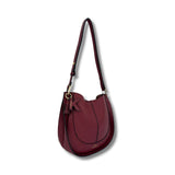 MartinaK - 261619-BURDEOS - Bolso bandolera burdeos con cierre clip y bolsa interior con cremallera (28x8x23,5 cm.)