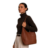 MartinaK - 261829-CAMEL - Bolso hobo camel de ecopiel grabada con bolsa interior (47x13x38 cm.)