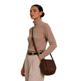 MartinaK - 263808-CAMEL - Bolso bandolera minimalista de ecopiel camel  (31x8x22 cm.)
