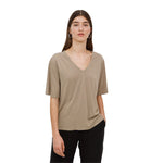 Camiseta gris escote pico manga corta | Konestilochic