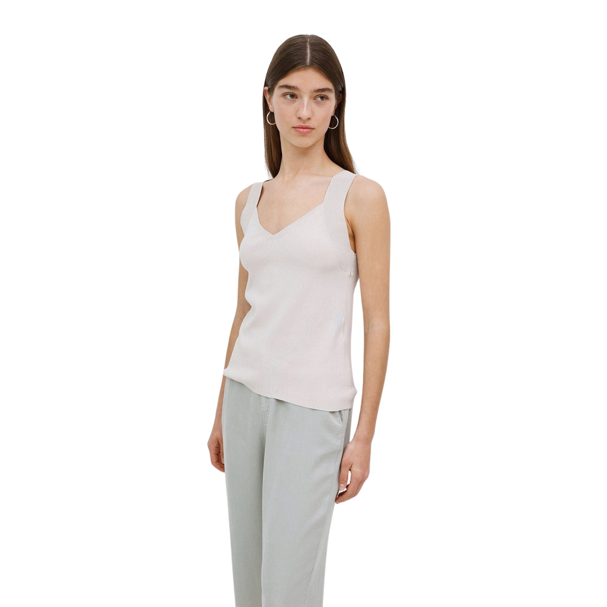 Top Tirantes Anchos Escote Pico Blanco | Konestilochic