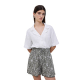 Yerse - 42869_125 - Shorts fluidos con cintura elástica ajustable y bolsillos - Mujer