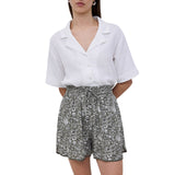 Yerse - 42869_125 - Shorts fluidos con cintura elástica ajustable y bolsillos - Mujer