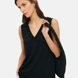 Yerse - 44043-37 – Top fluido negro de modal sin mangas con aberturas laterales en los bajos - Mujer