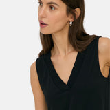 Yerse - 44043-37 – Top fluido negro de modal sin mangas con aberturas laterales en los bajos - Mujer