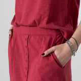 Yerse – 44217-79 – Falda midi de algodón color fresa con bolsillos - Mujer