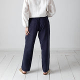 Yerse – 44816-55 – Pantalones rectos azul marino con bolsillos 100% téncel - Mujer