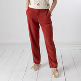 Yerse – 44816-81 – Pantalones rectos rojos con bolsillos 100% téncel - Mujer