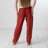 Yerse – 44816-81 – Pantalones rectos rojos con bolsillos 100% téncel - Mujer