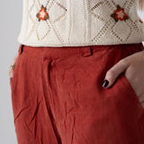 Yerse – 44816-81 – Pantalones rectos rojos con bolsillos 100% téncel - Mujer