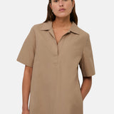 Yerse - 44836-24 – Vestido corto camisero con bolsillos verde caqui de popelín 100% algodón - Mujer