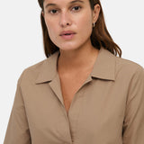 Yerse - 44836-24 – Vestido corto camisero con bolsillos verde caqui de popelín 100% algodón - Mujer