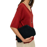 Yerse – 44943-37 – Clutch de crochet con detalles en piel y forro de algodón