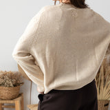 Yerse - 45531-2 - Jersey color crudo de lana con flores bordadas al tono y acabados acanalados - Mujer