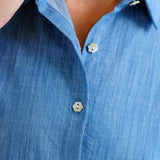 Compañía Fantástica – 62C40103 – Camisa azul 100% algodón Chambray de manga corta - Mujer