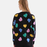 Compañía Fantástica - 63C-10205 - Jersey negro de cuello redondo con estampado de corazones - Mujer