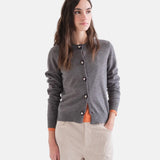 Compañía Fantástica - 63C-10318 - Cárdigan gris con botones de flores y acabados acanalados - Mujer