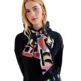 Compañía Fantástica - 63C-12008 - Sudadera negra de forro polar con lazada estampada - Mujer