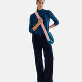 Compañía Fantástica - 64C-10269 - Jersey azul de viscosa y algodón con cuello alto - Mujer