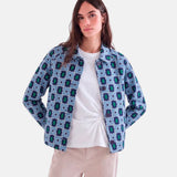 Compañía Fantástica - 64C-11101 - Chaqueta azul estampada de tejido crepé con bolsillos - Mujer