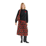 Compañía Fantástica - 64C-12105 - Sudadera negra con flor bordada y acabados acanalados - Mujer