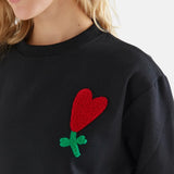 Compañía Fantástica - 64C-12105 - Sudadera negra con flor bordada y acabados acanalados - Mujer