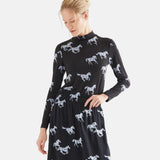 Compañía Fantástica - 64C-12107 - Camiseta negra de manga larga con estampado de caballos - Mujer