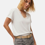 System Action - CTDCT711-1 – Camiseta blanca de algodón orgánico con escote en pico y puntilla - Mujer