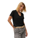 Camiseta negra System Action mujer con puntilla y escote pico Konestilochic