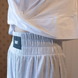 D60062_016-Pantalón gris con cintura elástica DKNY para niña