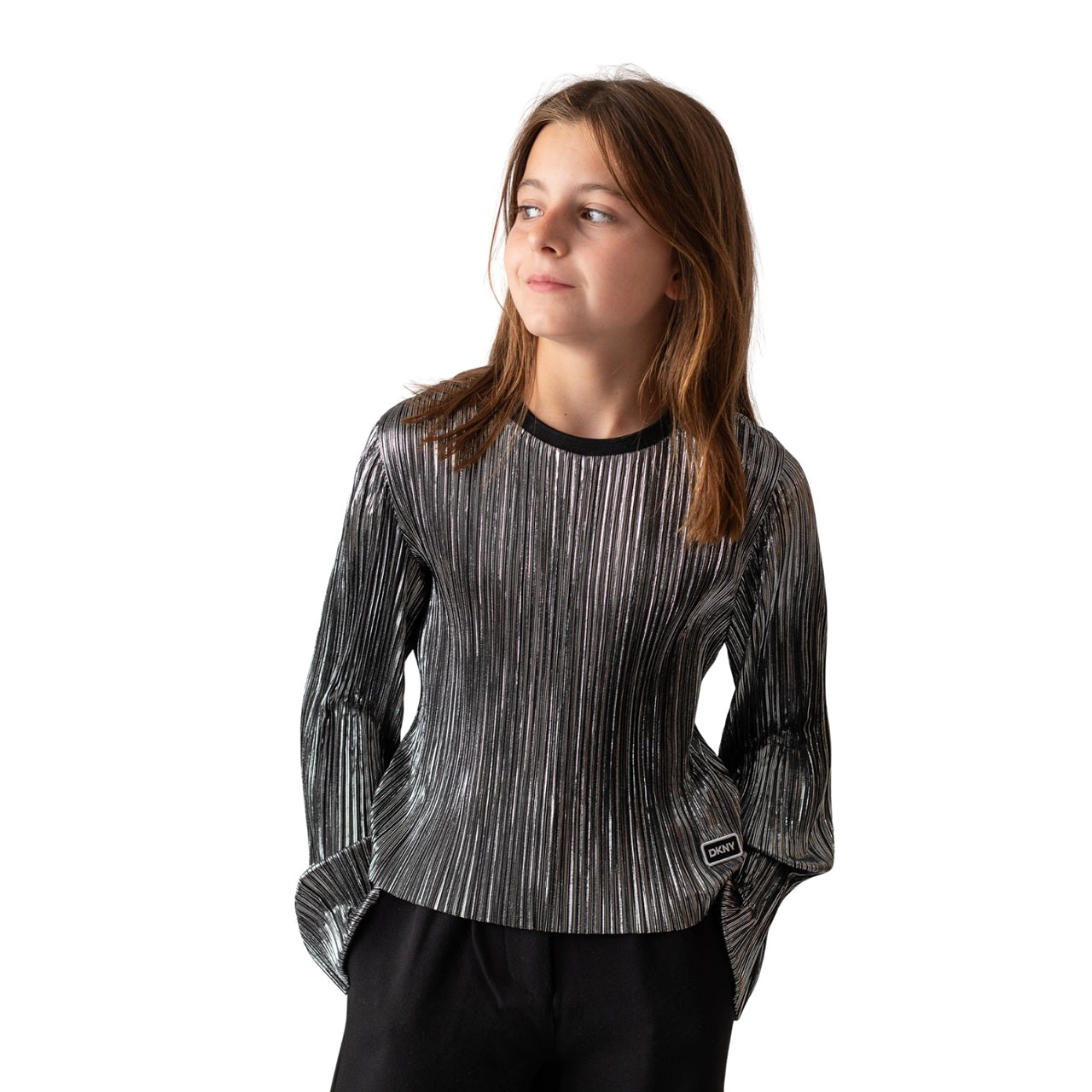 Camiseta plateada plisada para niña - DKNY | Moda infantil Konestilochic