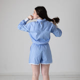 DKNY - D62570-Z40 – Camisa azul de rayas con bolsillo en el pecho y pliegue en la espalda - Niña