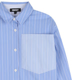 DKNY - D62570-Z40 – Camisa azul de rayas con bolsillo en el pecho y pliegue en la espalda - Niña