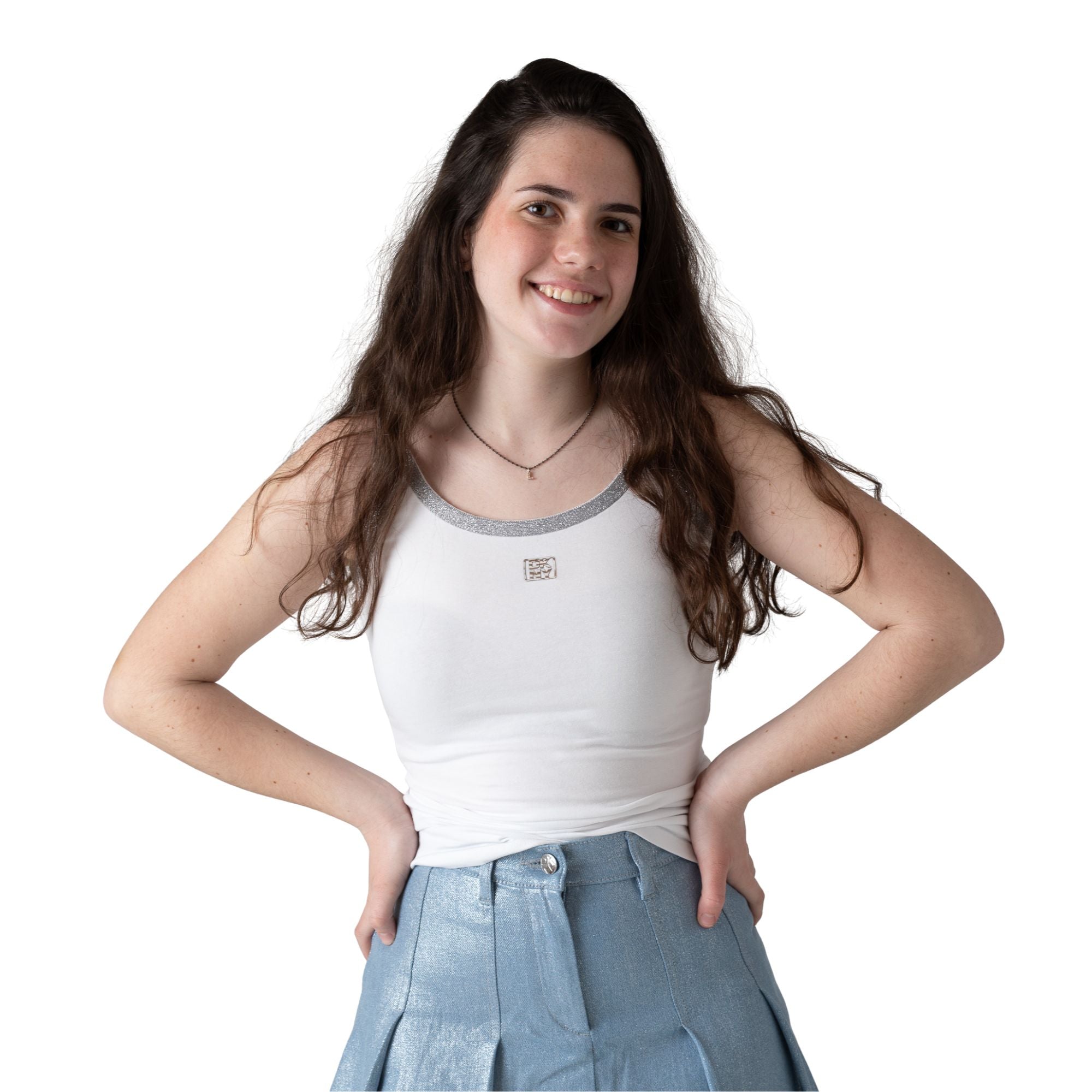 Camiseta blanca DKNY para niña | Estilo urbano Konestilochic