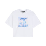 DKNY - D62621-N48 – Camiseta blanca de manga corta de punto de algodón con ilustración delantera - Niña
