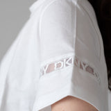 DKNY - D62623-10P – Camiseta blanca de manga corta con logotipos en las mangas - Niña