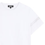 DKNY - D62623-10P – Camiseta blanca de manga corta con logotipos en las mangas - Niña