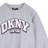 DKNY - D62905-A32 - Sudadera gris de felpa francesa con estampado delantero y bajo elástico - Niña