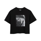 DKNY - D62919-09B - Camiseta negra de manga corta con ilustración delantera - Niña