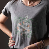 System Action - I25CT798_11 – Camiseta de manga corta con serpiente estampada - Mujer