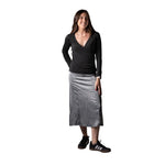 Camiseta negra cruzada System Action para mujer – Elegante y eco
