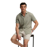 Superdry – Riviera M4011104A-J3C – Camisa verde 100% lino de manga corta con logo bordado - Hombre