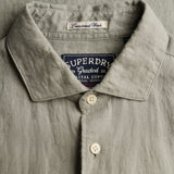 Superdry – Riviera M4011104A-J3C – Camisa verde 100% lino de manga corta con logo bordado - Hombre
