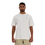 Camiseta blanca New Balance hombre – Sport Essentials algodón Konestilochic